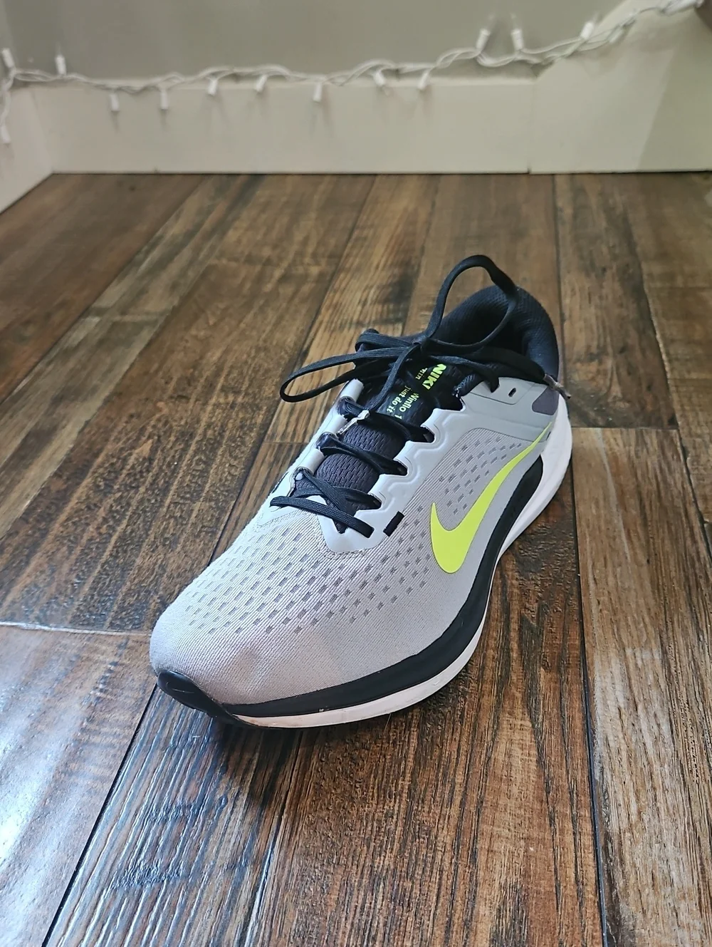 Nike Winflo 10 Men's‎ Gray & Neon Yellow Lightweight Breathable Running Shoes
